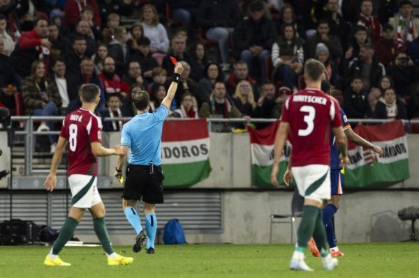 欧国联-范迪克红牌邓弗里斯救主 荷兰1-1匈牙利