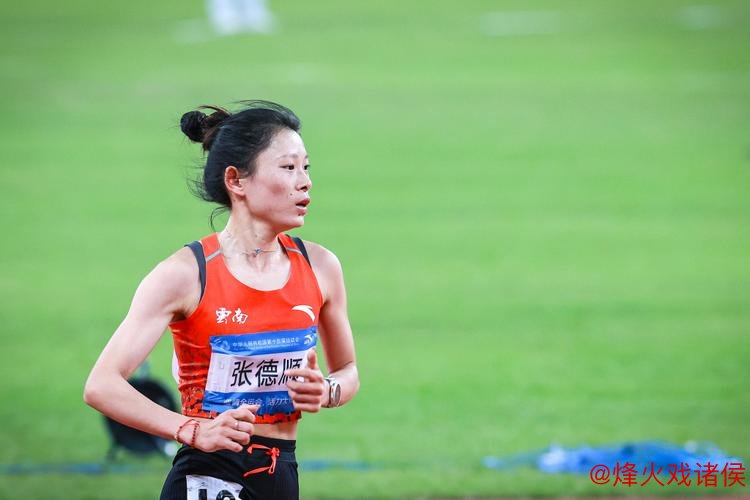 张德顺创中国女子10公里路跑新纪录