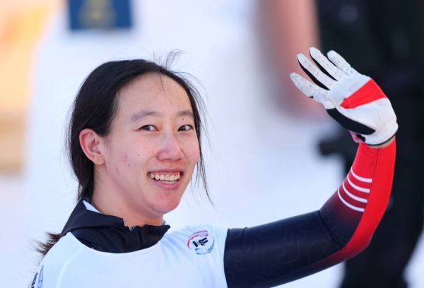 C7娱乐下载 钢架雪车世界杯圣莫里茨站:赵丹与殷正联手摘得混合团体金牌