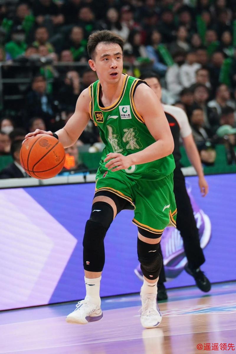 赵继伟18+10辽宁8人上双大胜深圳 总分2-0领先